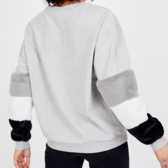 RD Style Gray Sweatshirt w/Faux Fur Cuffs XS - NWT - Picture 4 of 5